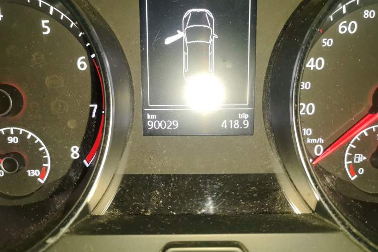 Used Volkswagen Golf 2015 1.4TSI Automatic Comfort Model Odometer Close Up