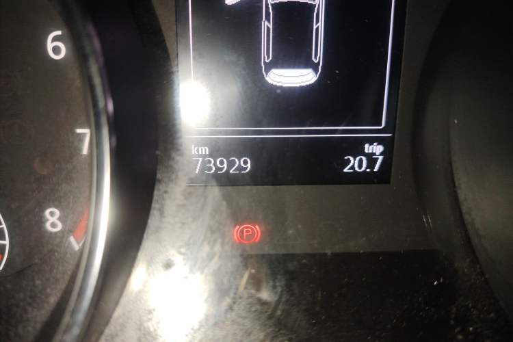 Used Volkswagen Golf 2015 1.4TSI Automatic Luxury Model Odometer Close Up