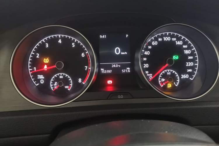Used Volkswagen Golf 2015 1.4TSI Automatic Luxury Model Odometer Close Up