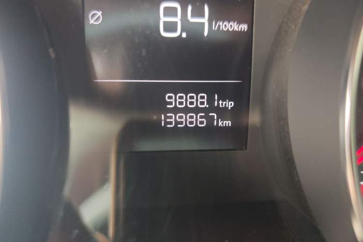 Used Volkswagen Golf 2015 1.6L Automatic Fashion Model Odometer Close Up