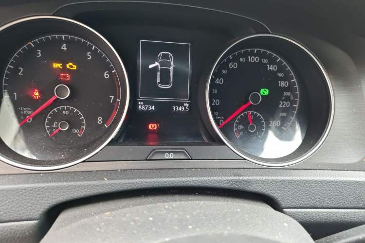 Used Volkswagen Golf 2015 1.4TSI Automatic Luxury Model Odometer Close Up