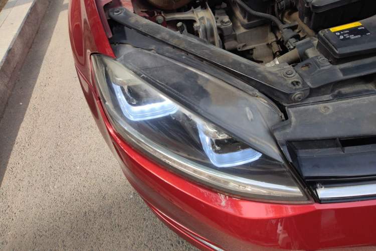 Used Volkswagen Golf 2015 1.6L Automatic Comfort Model Right Front Headlight