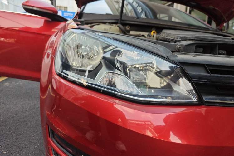 Used Volkswagen Golf 2015 1.6L Automatic Comfort Model Right Front Headlight