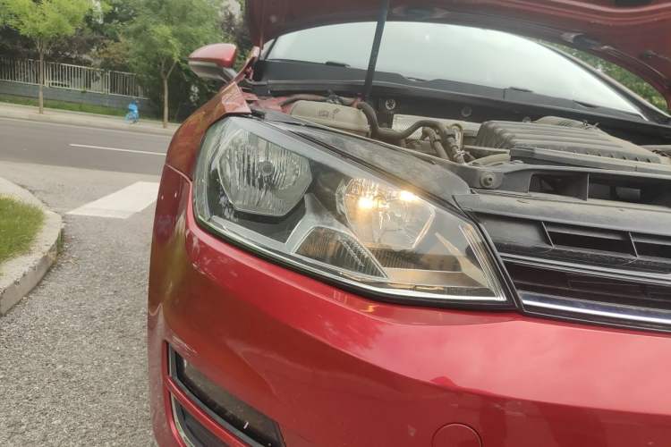 Used Volkswagen Golf 2015 1.4TSI Automatic Luxury Model Right Front Headlight