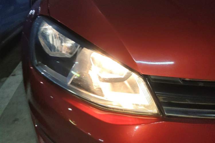 Used Volkswagen Golf 2015 1.6L Automatic Comfort Model Right Front Headlight