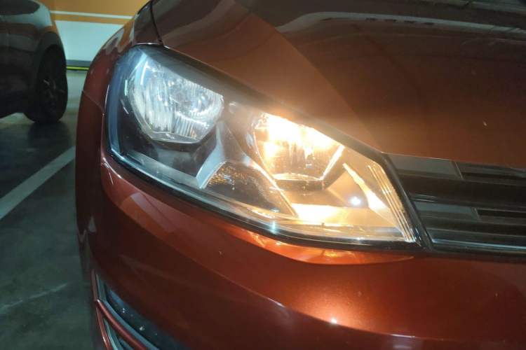 Used Volkswagen Golf 2015 1.4TSI Automatic Comfort Model Right Front Headlight
