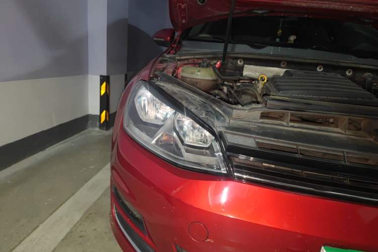 Used Volkswagen Golf 2015 1.6L Automatic Comfort Model Right Front Headlight