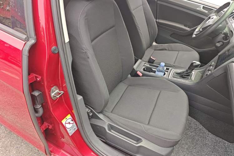 Used Volkswagen Golf 2015 1.6L Automatic Fashion Model Right Front Seat