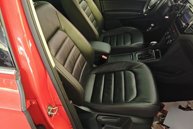 Used Volkswagen Golf 2015 1.4TSI Sportsvan Right Front Seat