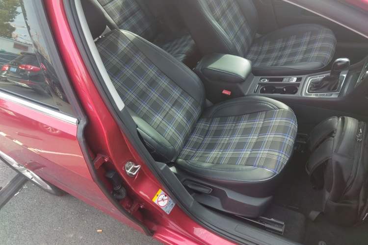 Used Volkswagen Golf 2015 1.4TSI Automatic Comfort Model Right Front Seat