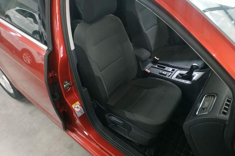 Used Volkswagen Golf 2015 1.6L Automatic Comfort Model Right Front Seat