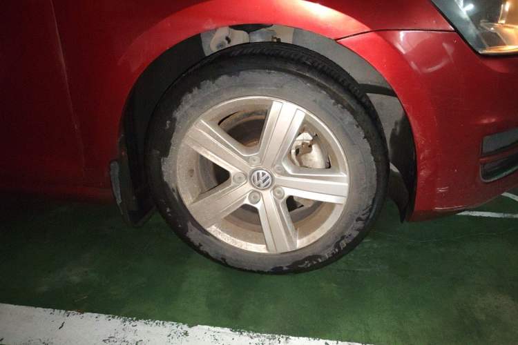 Used Volkswagen Golf 2015 1.4TSI Automatic Comfort Model Right Front Wheel Hub