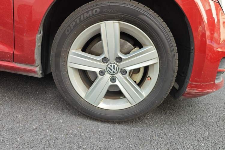 Used Volkswagen Golf 2015 1.6L Automatic Comfort Model Right Front Wheel Hub