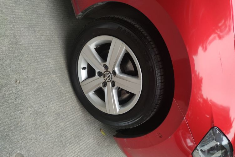Used Volkswagen Golf 2015 1.4TSI Sportsvan Right Front Wheel Hub