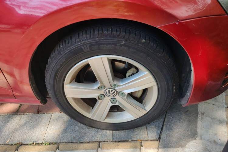 Used Volkswagen Golf 2015 1.6L Automatic Comfort Model Right Front Wheel Hub