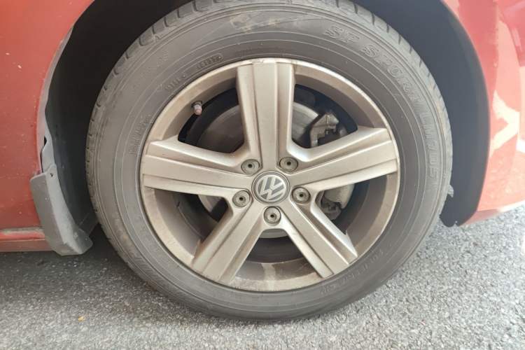 Used Volkswagen Golf 2015 1.4TSI Automatic Luxury Model Right Front Wheel Hub