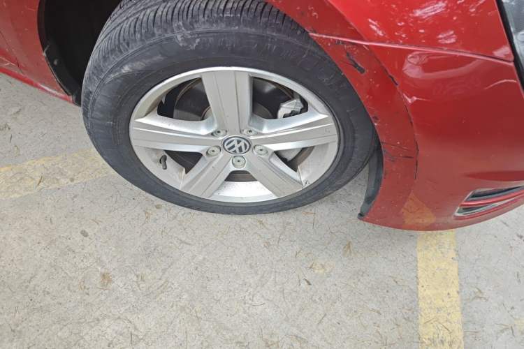 Used Volkswagen Golf 2015 1.4TSI Automatic Comfort Model Right Front Wheel Hub