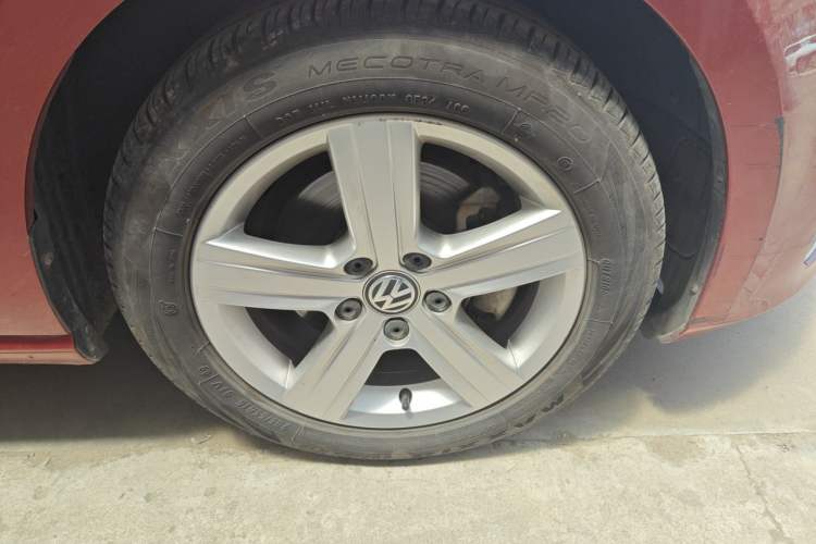 Used Volkswagen Golf 2015 1.2TSI Automatic Comfort Model Right Front Wheel Hub