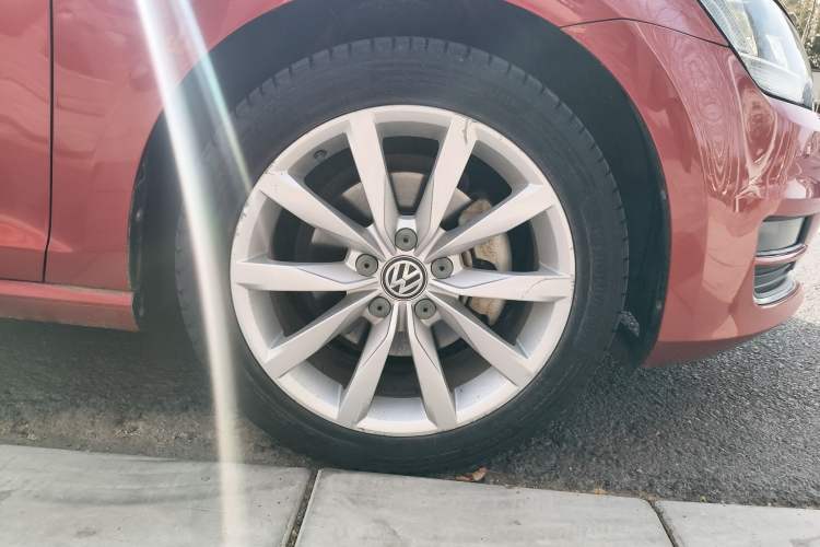 Used Volkswagen Golf 2015 1.4TSI Automatic Flagship Model Right Front Wheel Hub