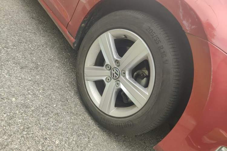 Used Volkswagen Golf 2015 1.4TSI Automatic Luxury Model Right Front Wheel Hub