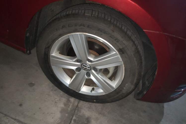 Used Volkswagen Golf 2015 1.4TSI Automatic Comfort Model Right Front Wheel Hub