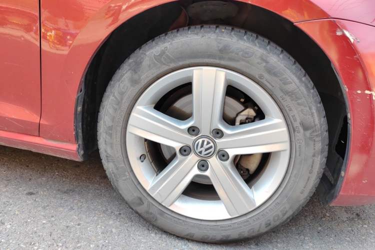 Used Volkswagen Golf 2015 1.4TSI Automatic Luxury Model Right Front Wheel Hub