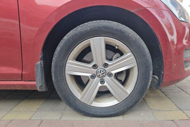 Used Volkswagen Golf 2015 1.4TSI Automatic Comfort Model Right Front Wheel Hub