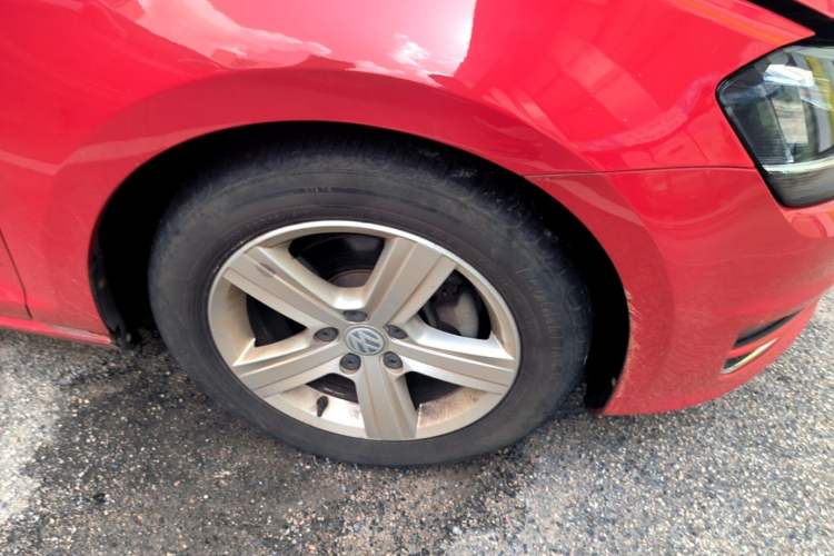 Used Volkswagen Golf 2015 1.4TSI Automatic Flagship Model Right Front Wheel Hub