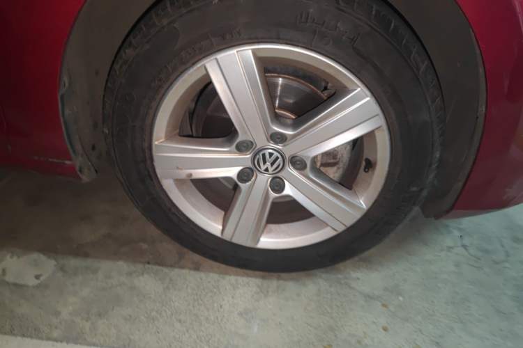 Used Volkswagen Golf 2015 1.6L Automatic Comfort Model Right Front Wheel Hub