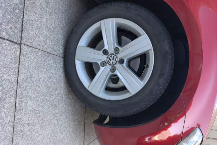 Used Volkswagen Golf 2015 1.4TSI Automatic Comfort Model Right Front Wheel Hub
