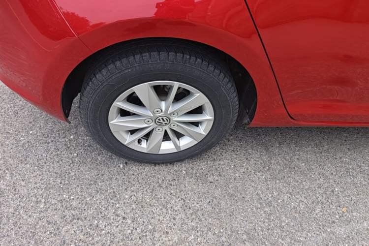 Used Volkswagen Golf 2015 1.6L Automatic Fashion Model Right Rear Wheel Hub
