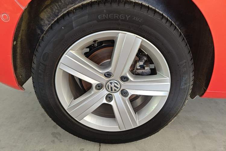Used Volkswagen Golf 2015 1.4TSI Sportsvan Right Rear Wheel Hub