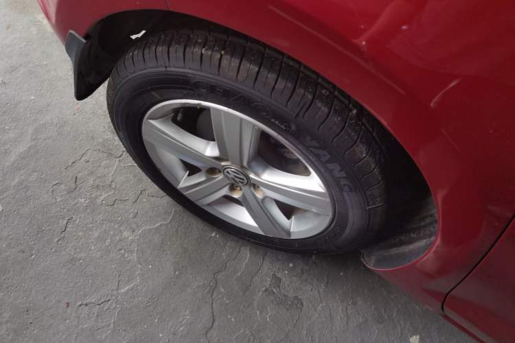 Used Volkswagen Golf 2015 1.4TSI Automatic Comfort Model Right Rear Wheel Hub