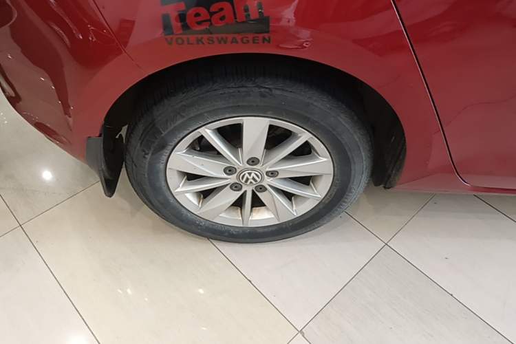 Used Volkswagen Golf 2015 1.6L Automatic Fashion Model Right Rear Wheel Hub
