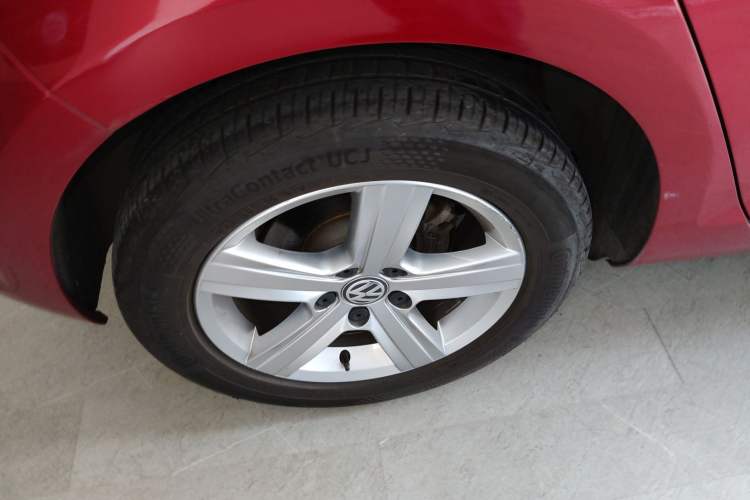 Used Volkswagen Golf 2015 1.4TSI Automatic Luxury Model Right Rear Wheel Hub