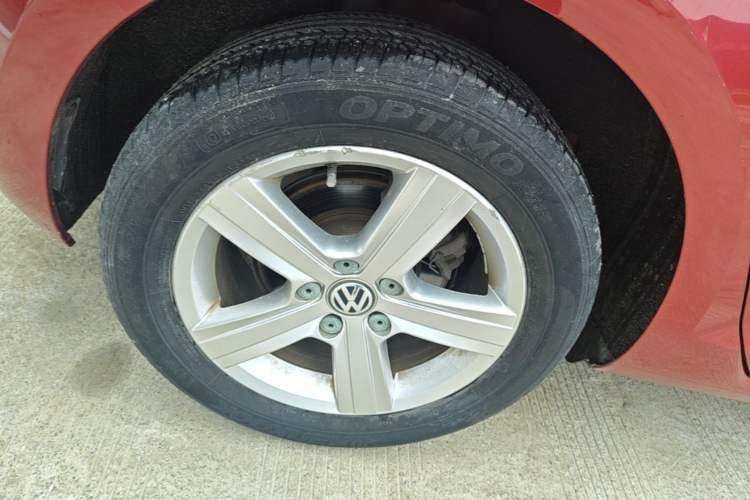 Used Volkswagen Golf 2015 1.6L Automatic Comfort Model Right Rear Wheel Hub