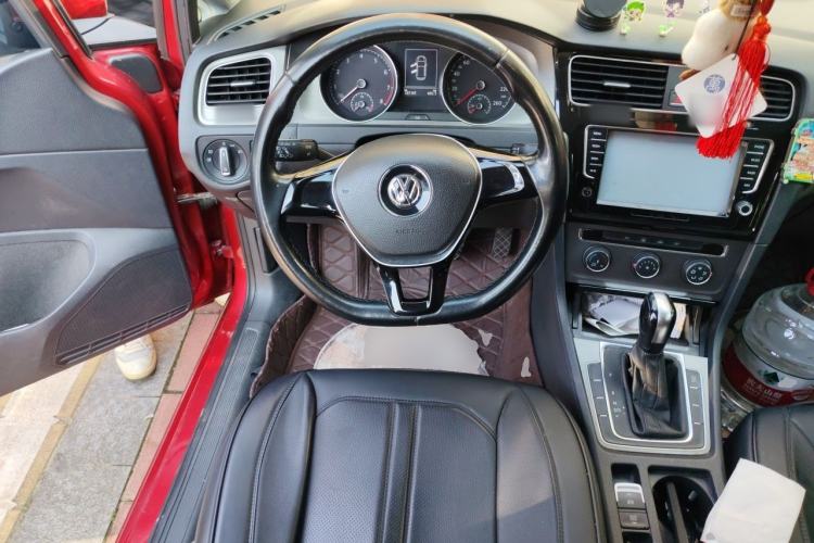 Used Volkswagen Golf 2015 1.6L Automatic Comfort Model Steering Wheel