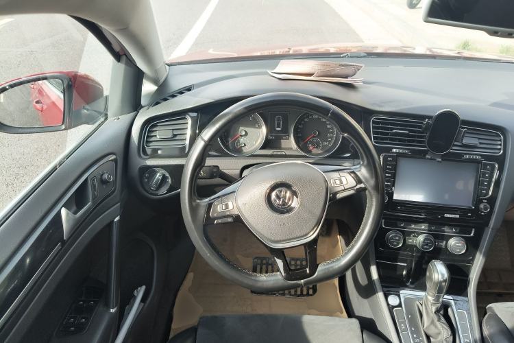 Used Volkswagen Golf 2015 1.4TSI Automatic Flagship Model Steering Wheel
