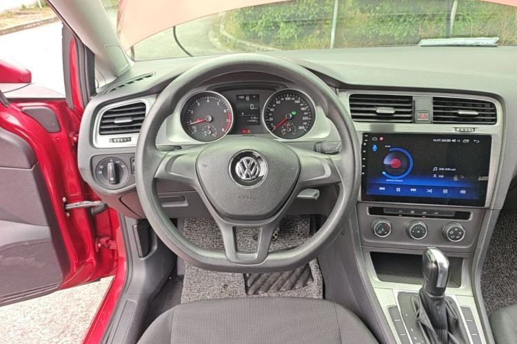 Used Volkswagen Golf 2015 1.6L Automatic Fashion Model Steering Wheel