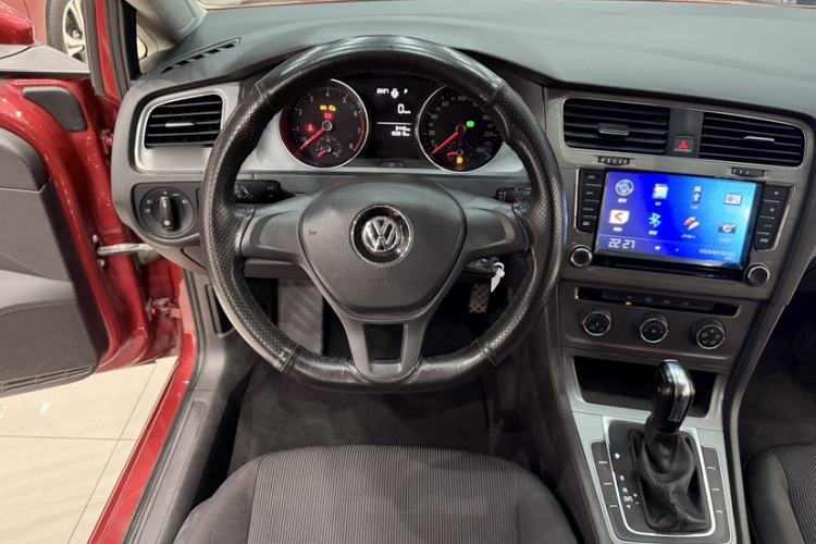 Used Volkswagen Golf 2015 1.6L Automatic Fashion Model Steering Wheel