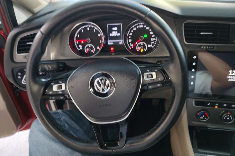 Used Volkswagen Golf 2015 1.4TSI Automatic Luxury Model Steering Wheel