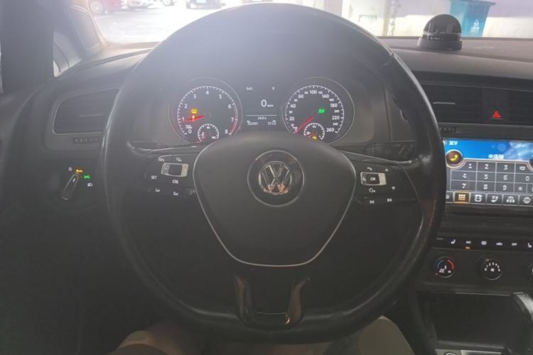 Used Volkswagen Golf 2015 1.4TSI Automatic Luxury Model Steering Wheel