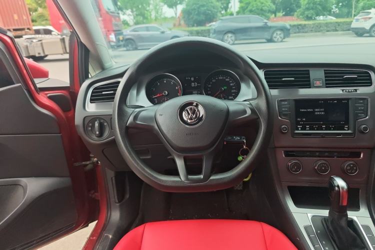 Used Volkswagen Golf 2015 1.6L Automatic Fashion Model Steering Wheel