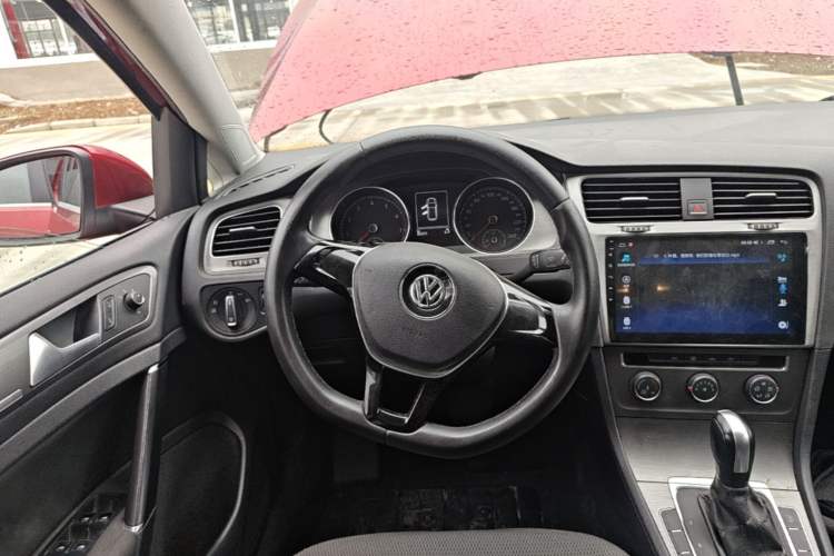 Used Volkswagen Golf 2015 1.6L Automatic Comfort Model Steering Wheel