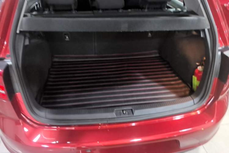 Used Volkswagen Golf 2015 1.6L Automatic Comfort Model Trunk