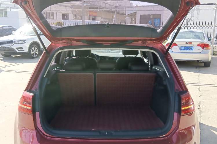 Used Volkswagen Golf 2015 1.6L Automatic Comfort Model Trunk