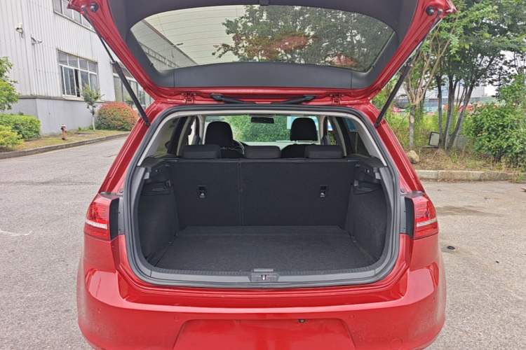 Used Volkswagen Golf 2015 1.6L Automatic Fashion Model Trunk