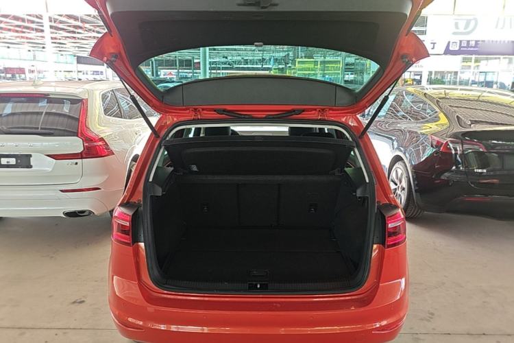 Used Volkswagen Golf 2015 1.4TSI Sportsvan Trunk