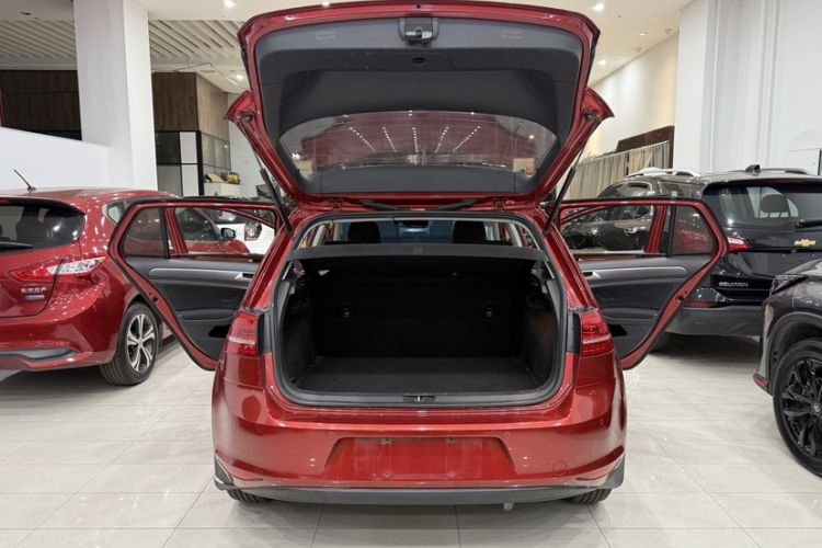 Used Volkswagen Golf 2015 1.6L Automatic Fashion Model Trunk