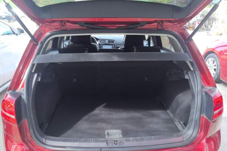 Used Volkswagen Golf 2015 1.6L Automatic Comfort Model Trunk